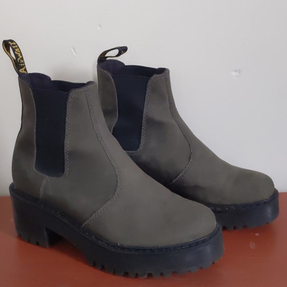 Rometty Women's Moldova Platform Chelsea 7-8 Suede